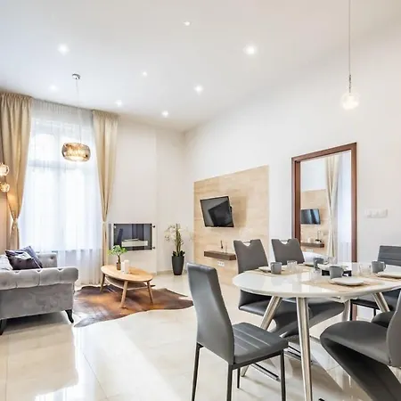Splendid Perfectly Located Flat With Sauna アパート ブダペスト
