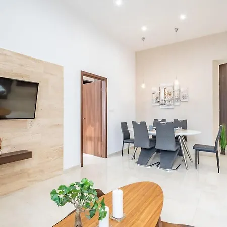 Splendid Perfectly Located Flat With Sauna アパート ブダペスト