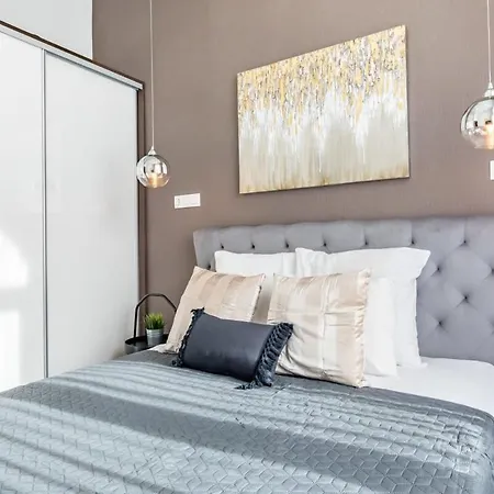 アパート Splendid Perfectly Located Flat With Sauna ブダペスト