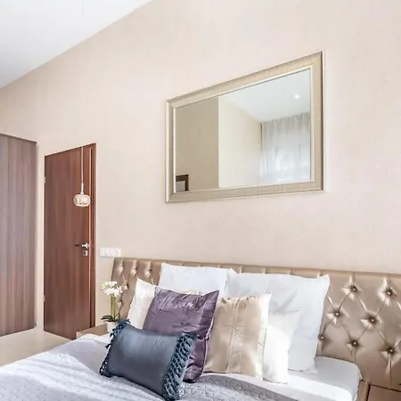 Splendid Perfectly Located Flat With Sauna アパート ブダペスト