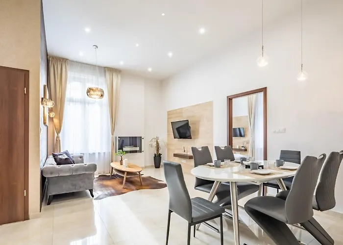 Splendid Perfectly Located Flat With Sauna Lägenhet Budapest