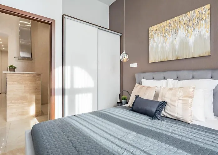 Splendid Perfectly Located Flat With Sauna