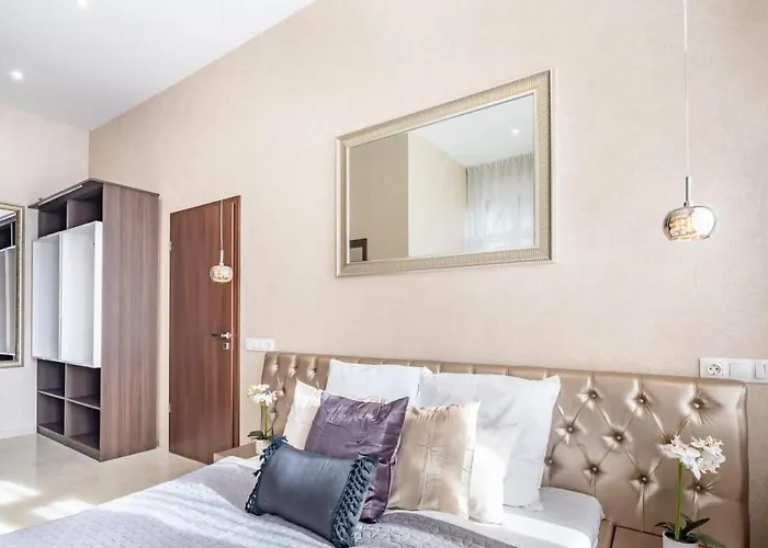 Splendid Perfectly Located Flat With Sauna Lägenhet Budapest