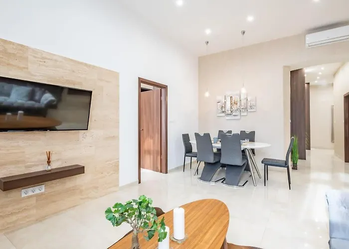 Splendid Perfectly Located Flat With Sauna Apartment Budapest
