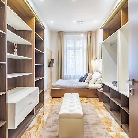 Splendid Perfectly Located Flat With Sauna *