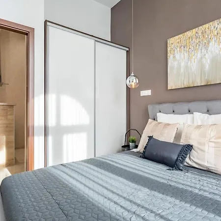 Splendid Perfectly Located Flat With Sauna