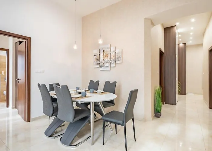Апартаменты Splendid Perfectly Located Flat With Sauna