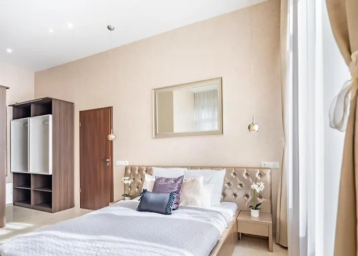 Апартаменты Splendid Perfectly Located Flat With Sauna