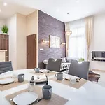 Splendid Perfectly Located Flat With Sauna