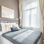 Splendid Perfectly Located Flat With Sauna Apartment *