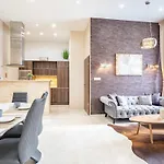 Splendid Perfectly Located Flat With Sauna Apartment *