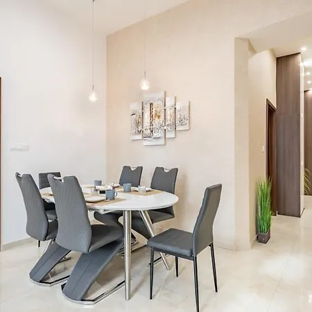 Daire Splendid Perfectly Located Flat With Sauna
